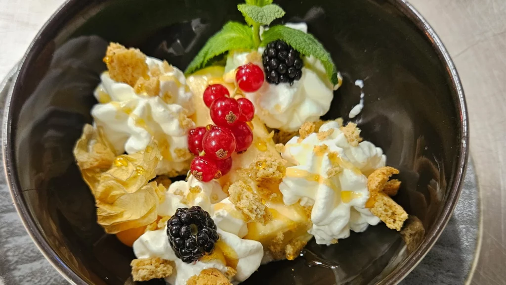 Dessert signature local servi à La Nouvelle Table à Varennes-Vauzelles près de Nevers